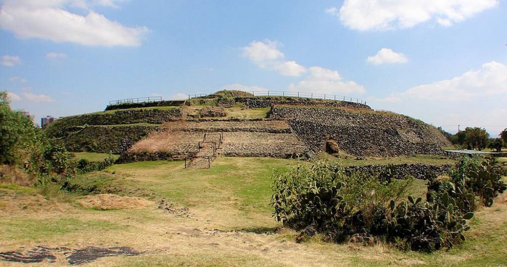 Cuicuilco_Circular_Pyramid_Temple_Close1